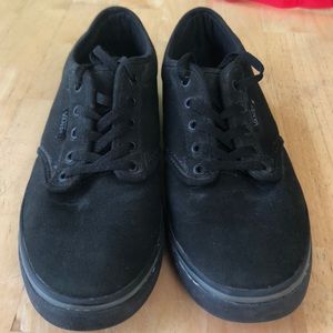 all black lowtop vans